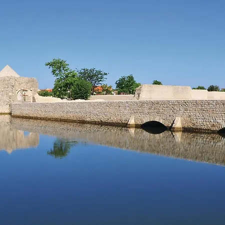 Gorgeous In Zukve ורסי