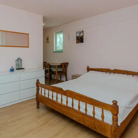 Cozy In Zukve Apartment